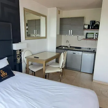 Le Trianon Apartahotel 3*