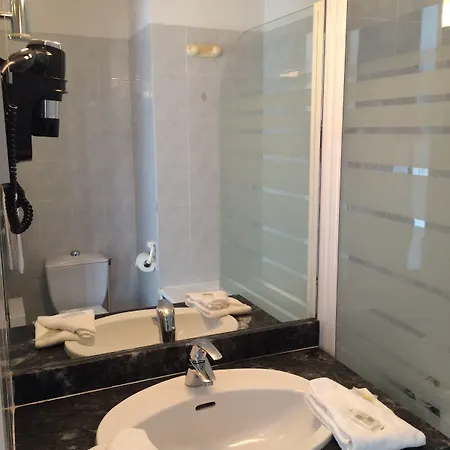 Le Trianon 3* ארסשון