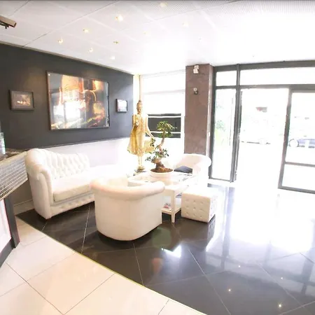 Le Trianon Apartahotel