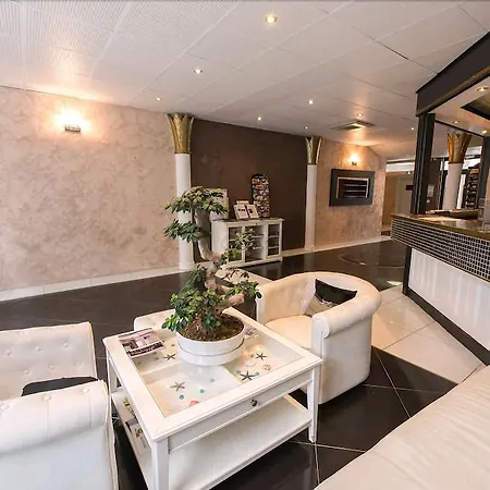 Le Trianon Aparthotel