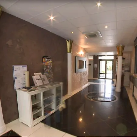 Le Trianon Aparthotel