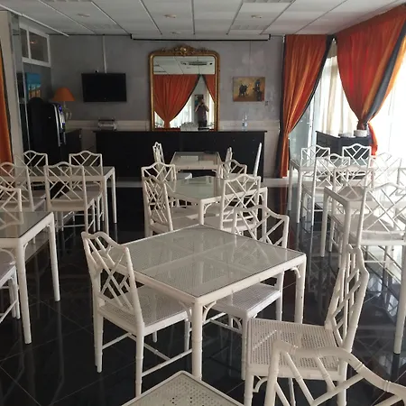 Ξενοδοχείο με διαμερίσματα Le Trianon