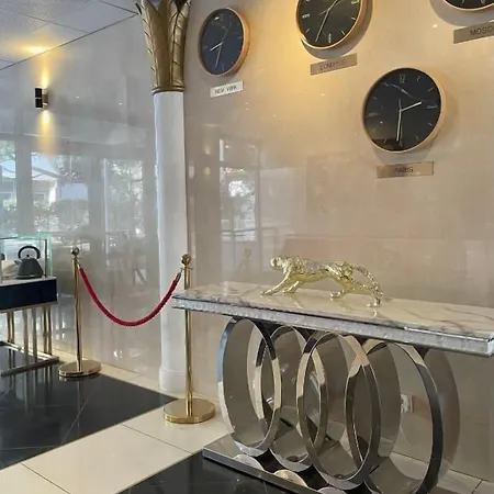 Le Trianon Aparthotel 3*