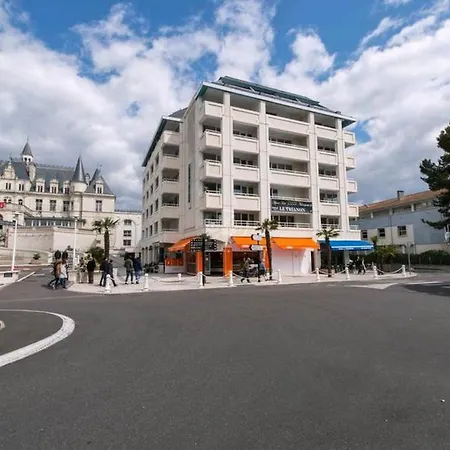Apart-hotel Appart-hôtel Le Trianon 3*