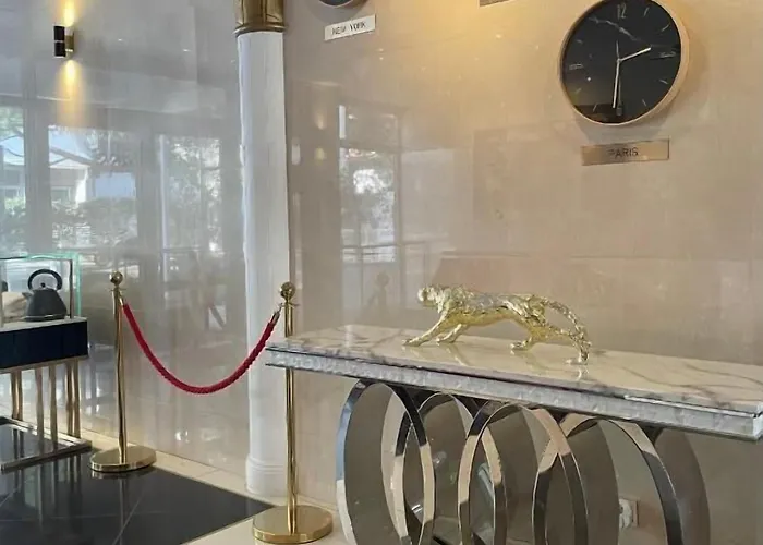 Le Trianon 公寓式酒店 3*