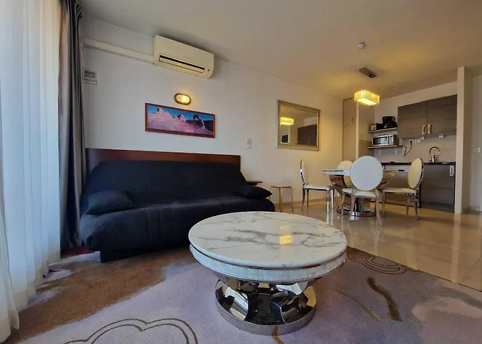 Le Trianon 公寓式酒店 阿卡雄