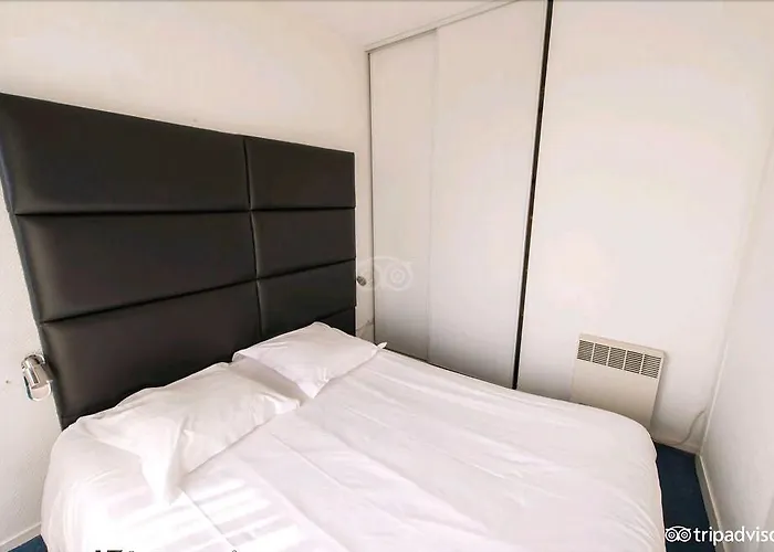 Le Trianon 公寓式酒店 阿卡雄